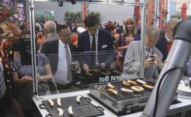 科技與美食的完美融合 德國推出智能烤腸機(jī)器人，精準(zhǔn)控溫自動(dòng)翻面